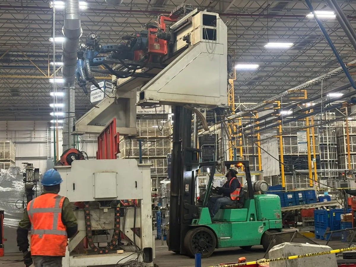 Montaje de módulo robotizado en planta